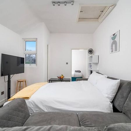 New 3Bed Stylish Apartment With Amazing Transport Londen Buitenkant foto