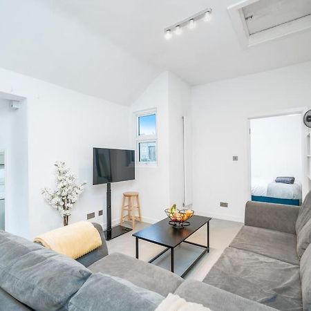 New 3Bed Stylish Apartment With Amazing Transport Londen Buitenkant foto