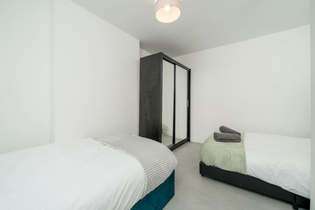 New 3Bed Stylish Apartment With Amazing Transport Londen Buitenkant foto