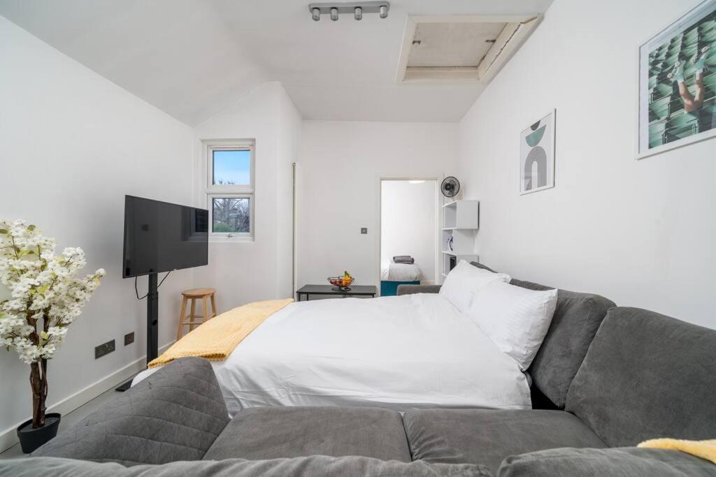 New 3Bed Stylish Apartment With Amazing Transport Londen Buitenkant foto