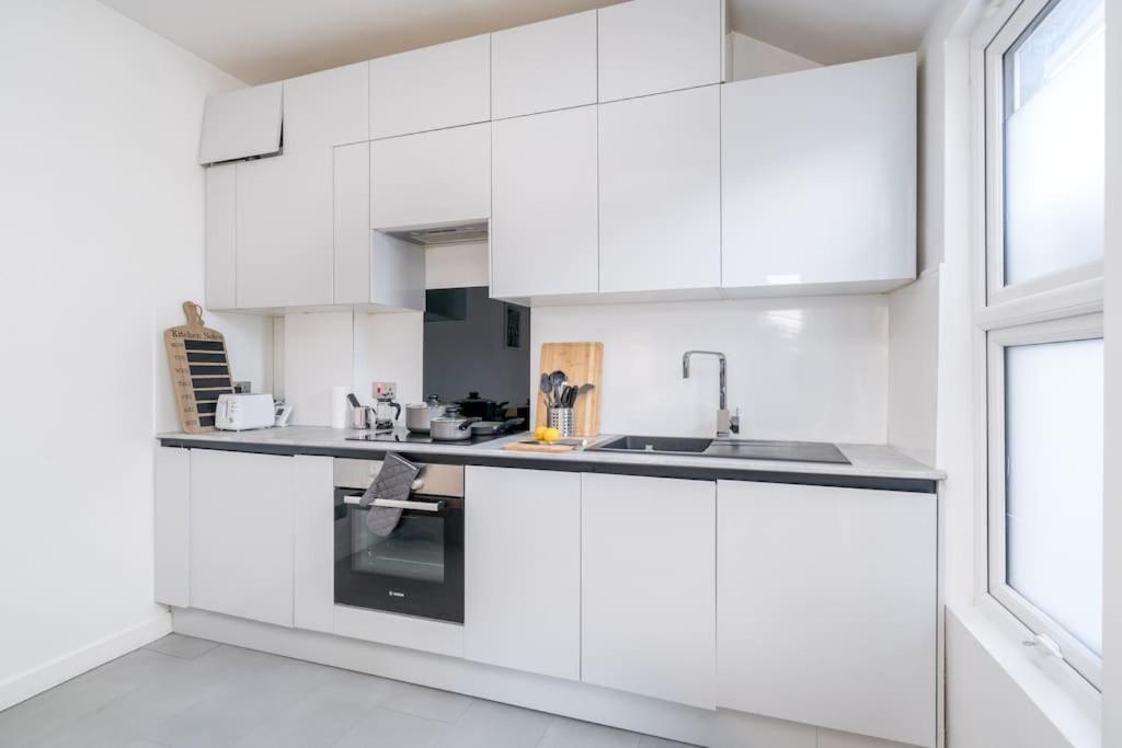 New 3Bed Stylish Apartment With Amazing Transport Londen Buitenkant foto