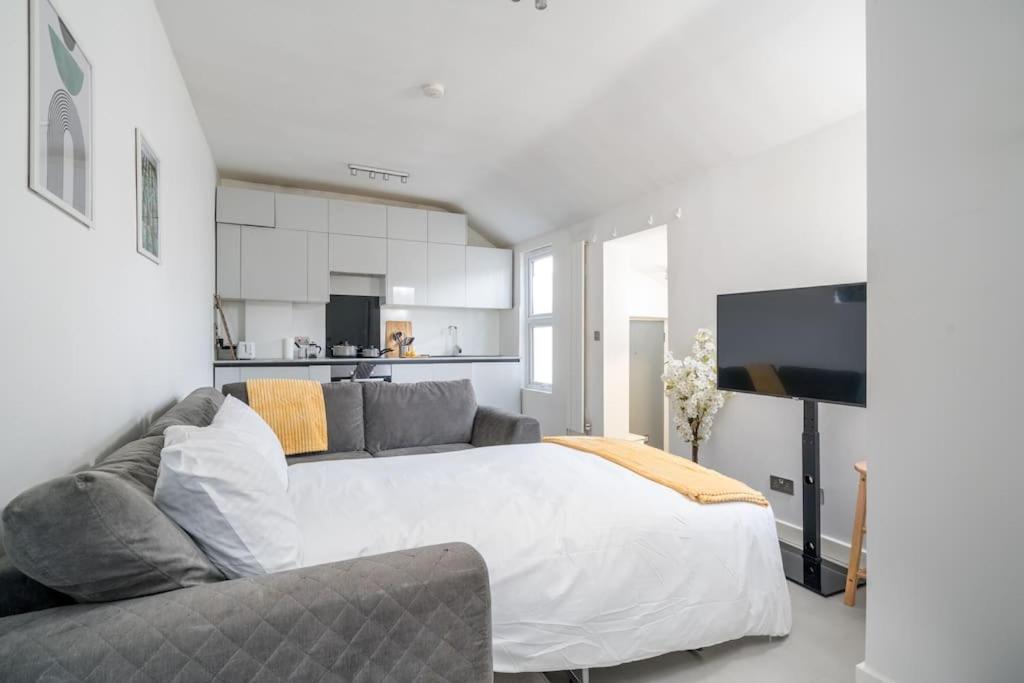 New 3Bed Stylish Apartment With Amazing Transport Londen Buitenkant foto