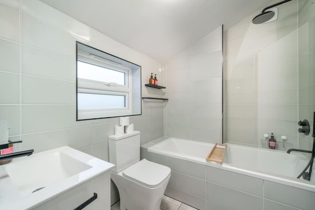 New 3Bed Stylish Apartment With Amazing Transport Londen Buitenkant foto