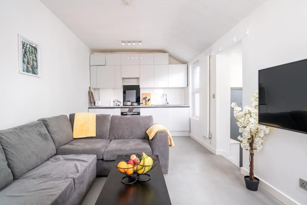 New 3Bed Stylish Apartment With Amazing Transport Londen Buitenkant foto