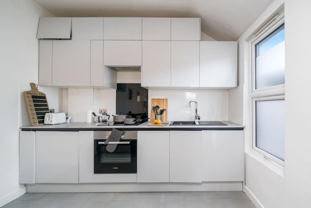 New 3Bed Stylish Apartment With Amazing Transport Londen Buitenkant foto
