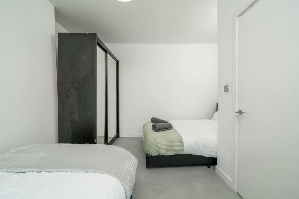 New 3Bed Stylish Apartment With Amazing Transport Londen Buitenkant foto
