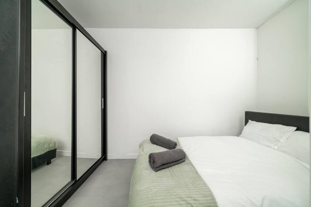 New 3Bed Stylish Apartment With Amazing Transport Londen Buitenkant foto