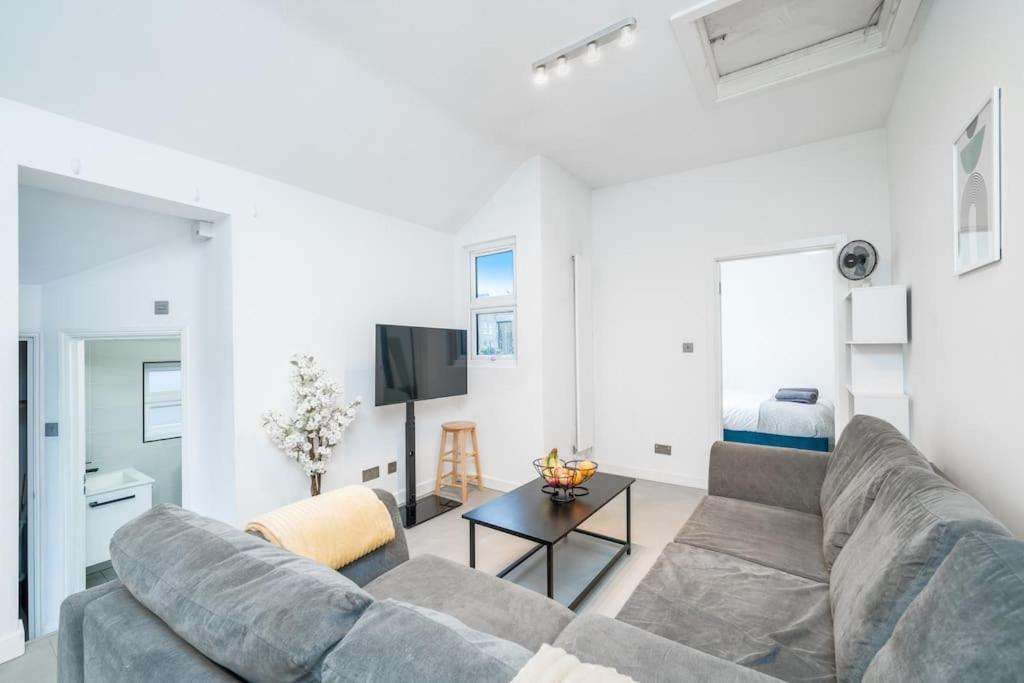New 3Bed Stylish Apartment With Amazing Transport Londen Buitenkant foto